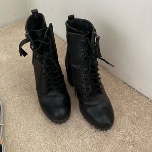 Zipper combat boots